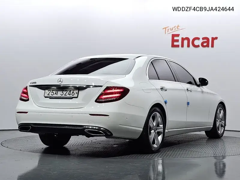 E-Class W213 E200 Avant-Garde VIN: WDDZF4CB9JA424644 Lot: 39640111