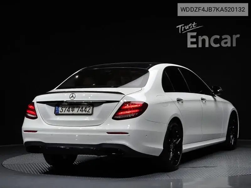 E-Class W213 E300 Amg Line VIN: WDDZF4JB7KA520132 Lot: 39963248