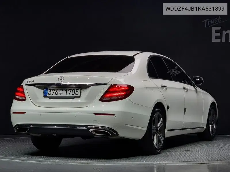 E-Class W213 E300 Avant-Garde VIN: WDDZF4JB1KA531899 Lot: 39972396