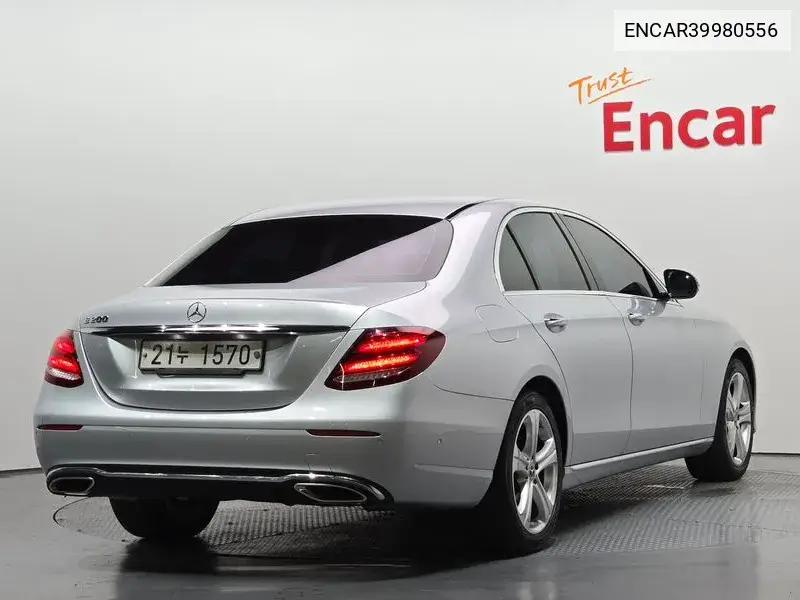E-Class W213 E200 Avant-Garde VIN: ENCAR39980556 Lot: 39980556