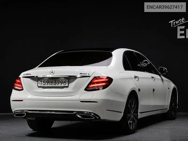 E-Class W213 E300E Exclusive VIN: ENCAR39627417 Lot: 39627417