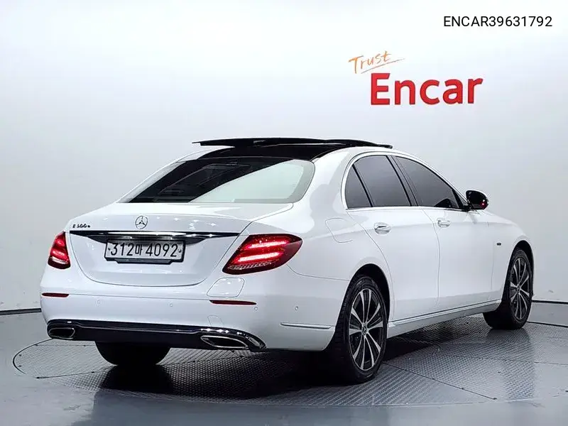 E-Class W213 E300E Exclusive VIN: ENCAR39631792 Lot: 39631792