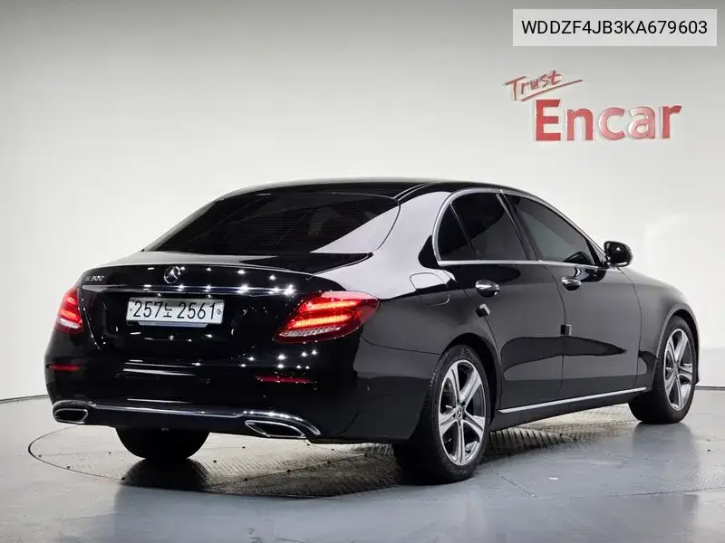 E-Class W213 E300 Avant-Garde VIN: WDDZF4JB3KA679603 Lot: 39961898