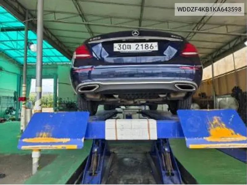 E-Class W213 E300 4Matic Exclusive VIN: WDDZF4KB1KA643598 Lot: 39990912