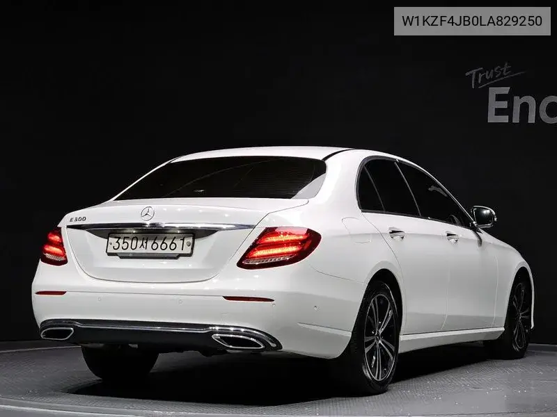 E-Class W213 E300 Avant-Garde VIN: W1KZF4JB0LA829250 Lot: 40149733