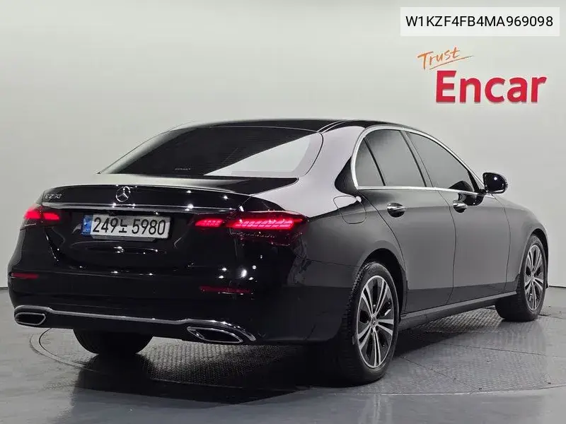 E-Class W213 E250 Avant-Garde VIN: W1KZF4FB4MA969098 Lot: 39641071