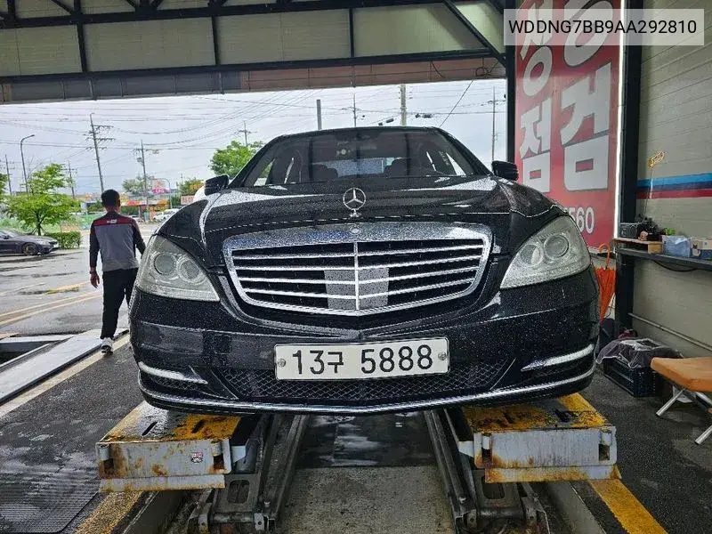 S-Class W221 S500L VIN: WDDNG7BB9AA292810 Lot: 39924726