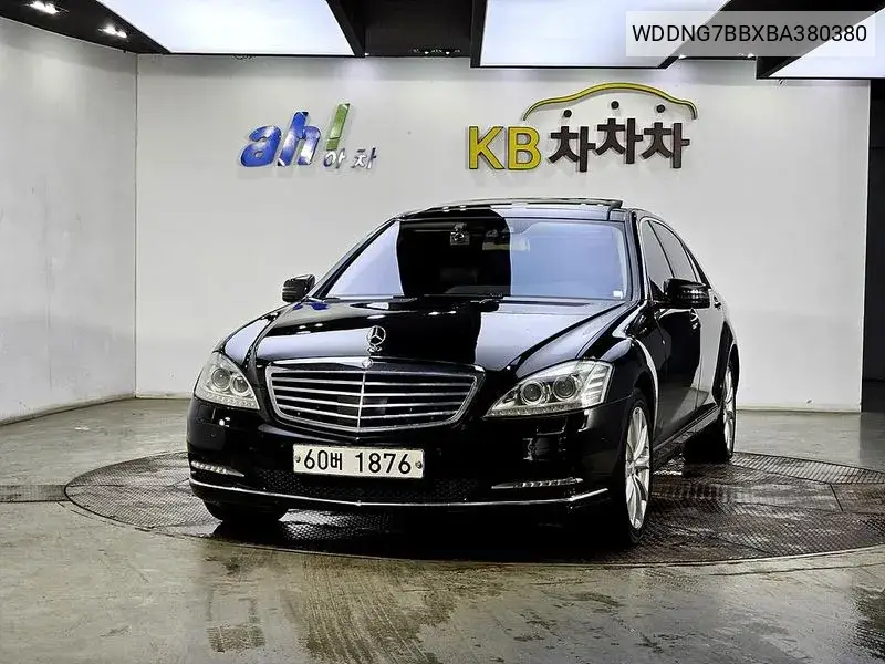 S-Class W221 S500L VIN: WDDNG7BBXBA380380 Lot: 40124533