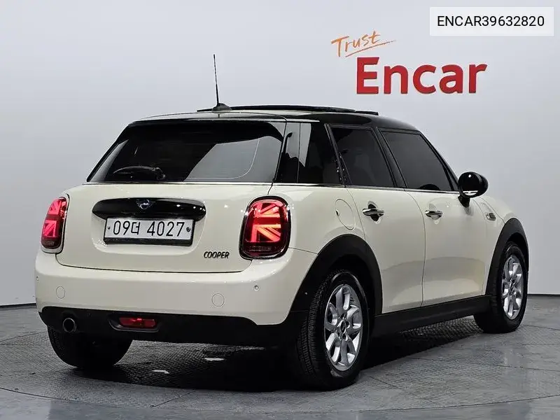 Cooper 5 Door High 3Rd Generation VIN: ENCAR39632820 Lot: 39632820