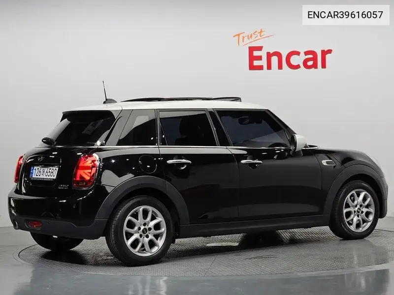 Cooper 5 Door High 3Rd Generation VIN: ENCAR39616057 Lot: 39616057