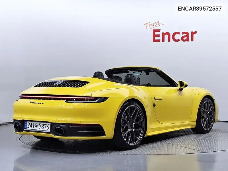 911 (992) Carrera 4 Cabriolet VIN: ENCAR39572557 Lot: 39572557