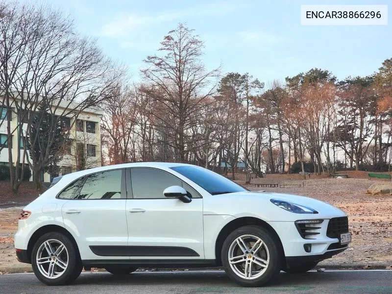 Macan 2.095B VIN: ENCAR38866296 Lot: 38866296
