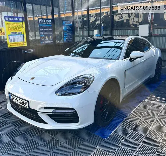 Panamera (971) 4.0 Turbo VIN: ENCAR39097588 Lot: 39097588