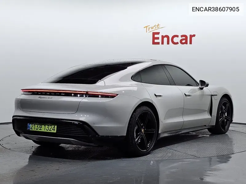 Porsche Taycan 4S VIN: ENCAR38607905 Lot: 38607905