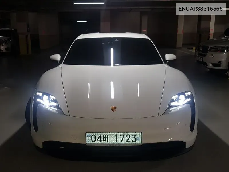 Porsche Taycan Base VIN: ENCAR38315566 Lot: 38315566