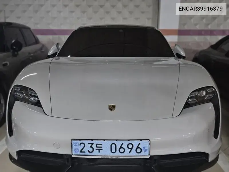 Tycan Turbo S VIN: ENCAR39916379 Lot: 39916379
