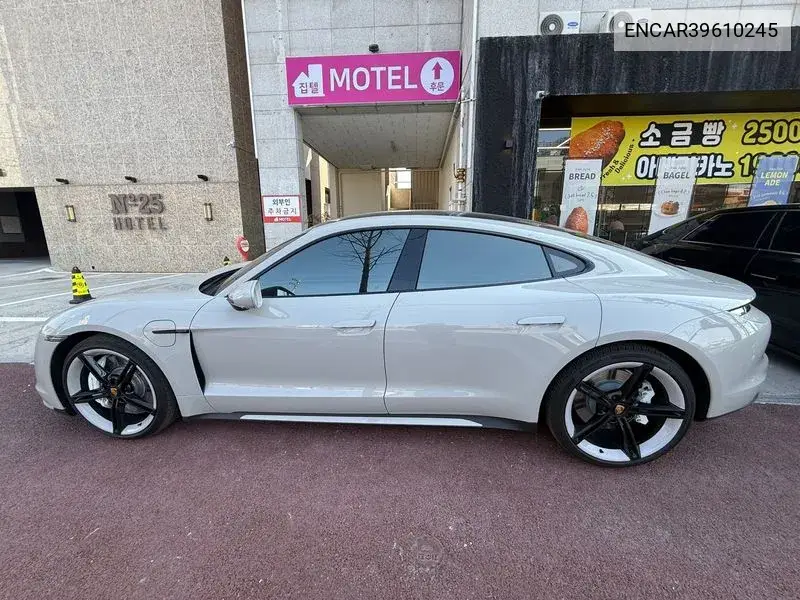Tycan Turbo VIN: ENCAR39610245 Lot: 39610245