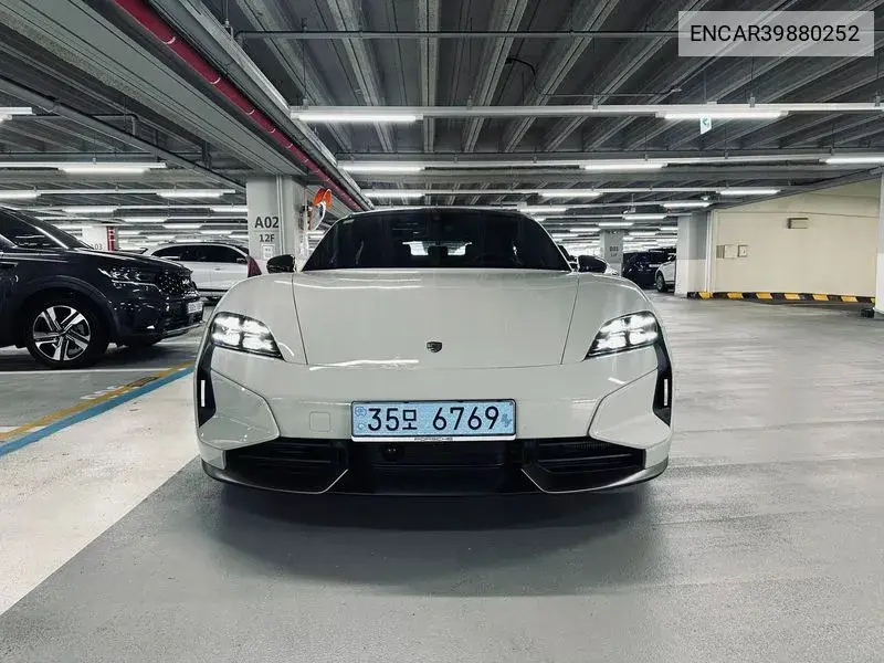 Tycan Turbo S VIN: ENCAR39880252 Lot: 39880252