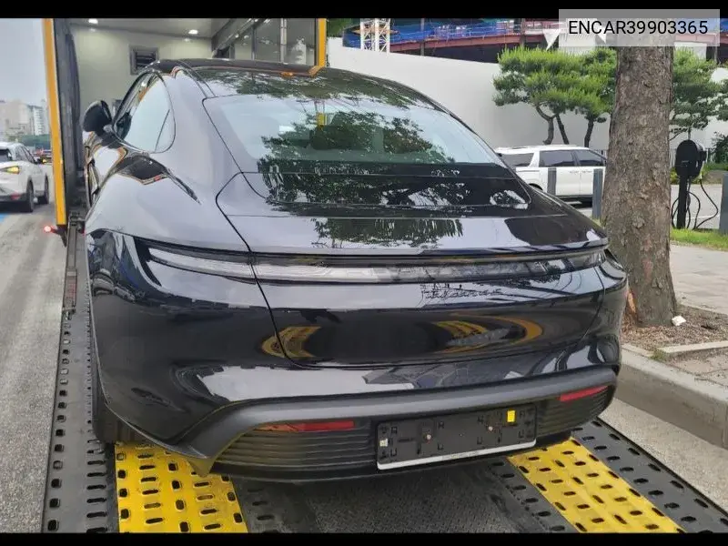 Tycan 4S VIN: ENCAR39903365 Lot: 39903365