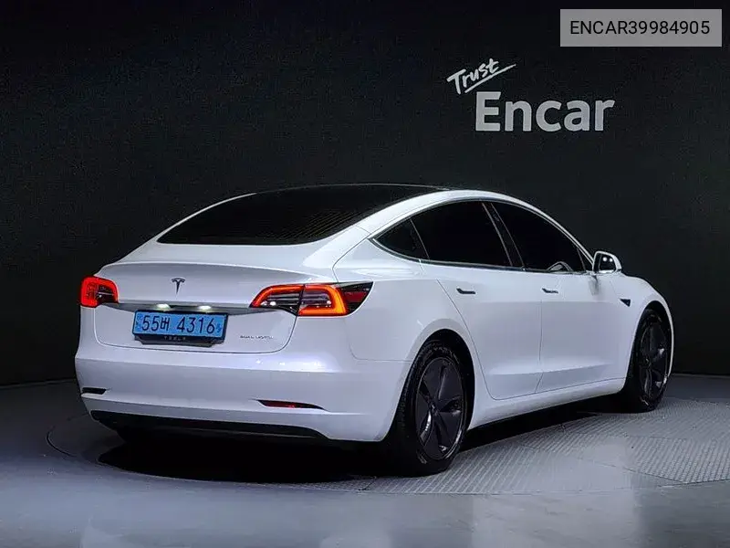 Model 3 Long Range VIN: ENCAR39984905 Lot: 39984905