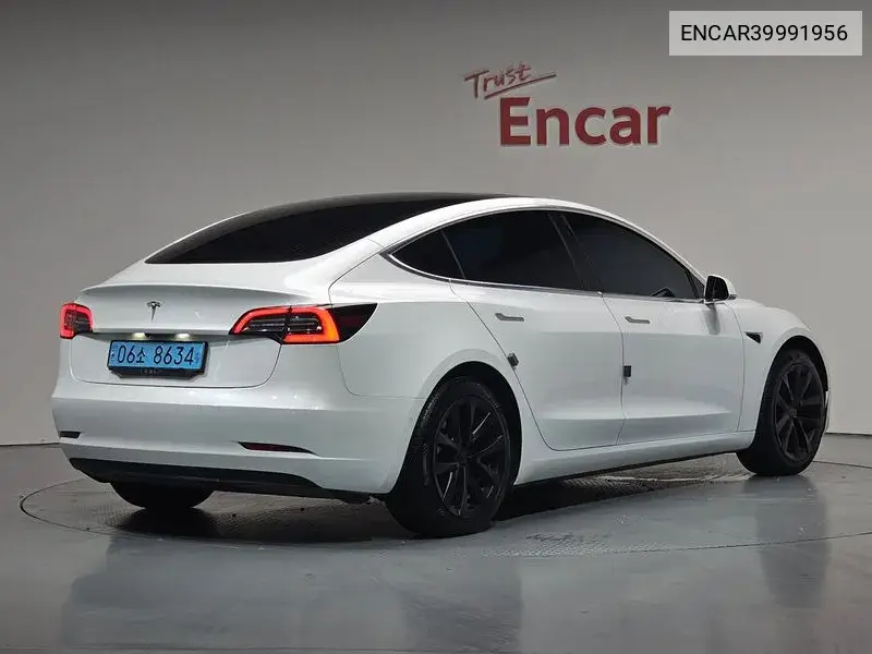 Model 3 Standard Range Plus VIN: ENCAR39991956 Lot: 39991956