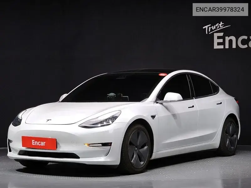 Model 3 Long Range VIN: ENCAR39978324 Lot: 39978324