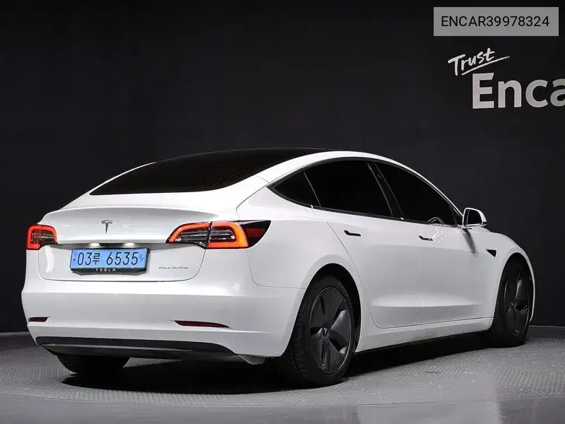 Model 3 Long Range VIN: ENCAR39978324 Lot: 39978324
