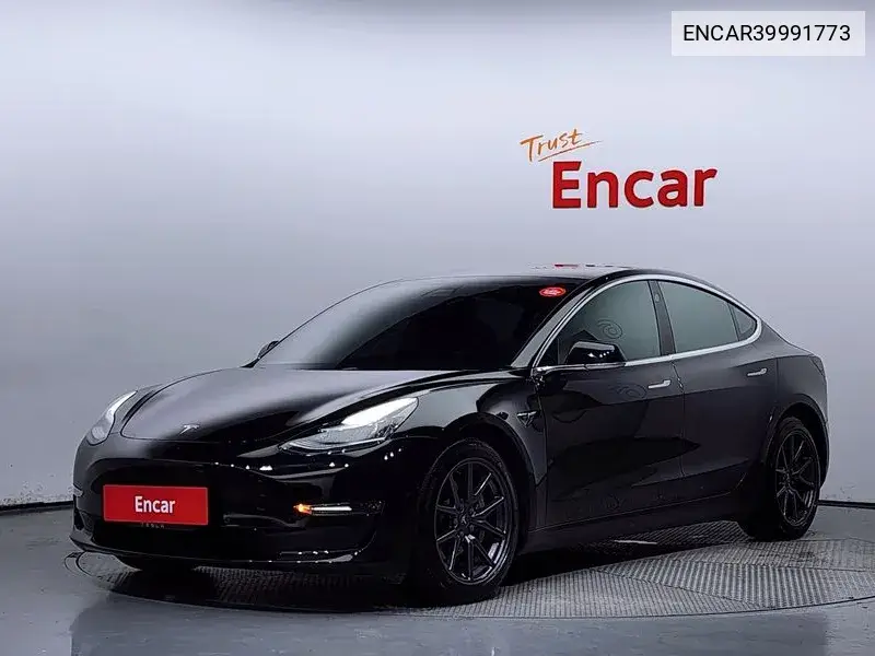 Model 3 Long Range VIN: ENCAR39991773 Lot: 39991773