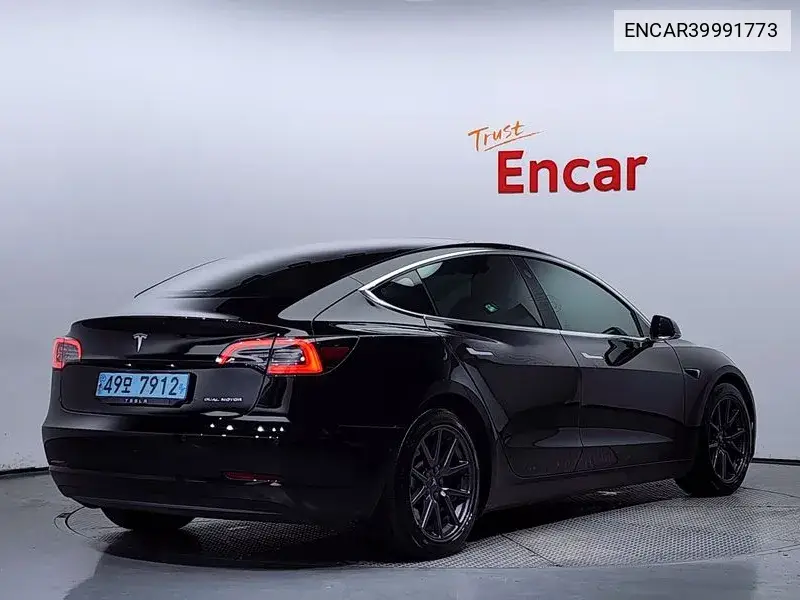 Model 3 Long Range VIN: ENCAR39991773 Lot: 39991773