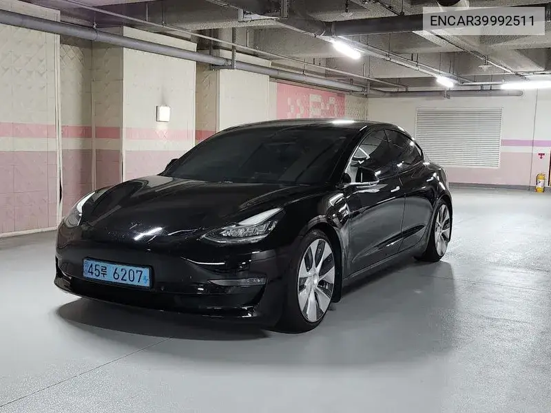 Model 3 Standard Range Plus VIN: ENCAR39992511 Lot: 39992511