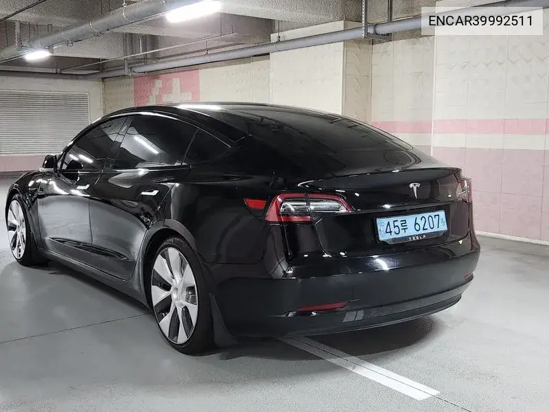 Model 3 Standard Range Plus VIN: ENCAR39992511 Lot: 39992511