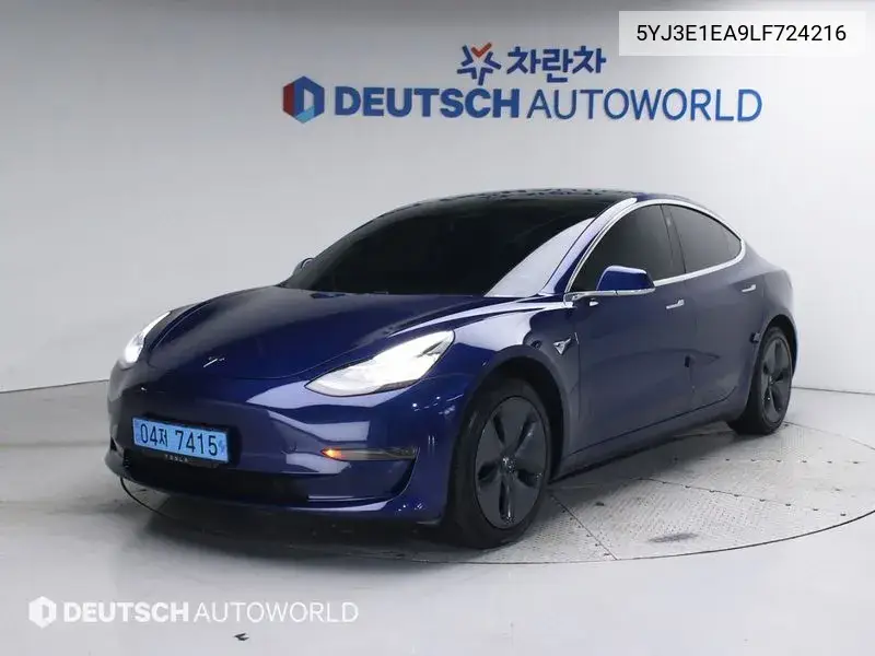 Model 3 Standard Range Plus VIN: 5YJ3E1EA9LF724216 Lot: 40022577