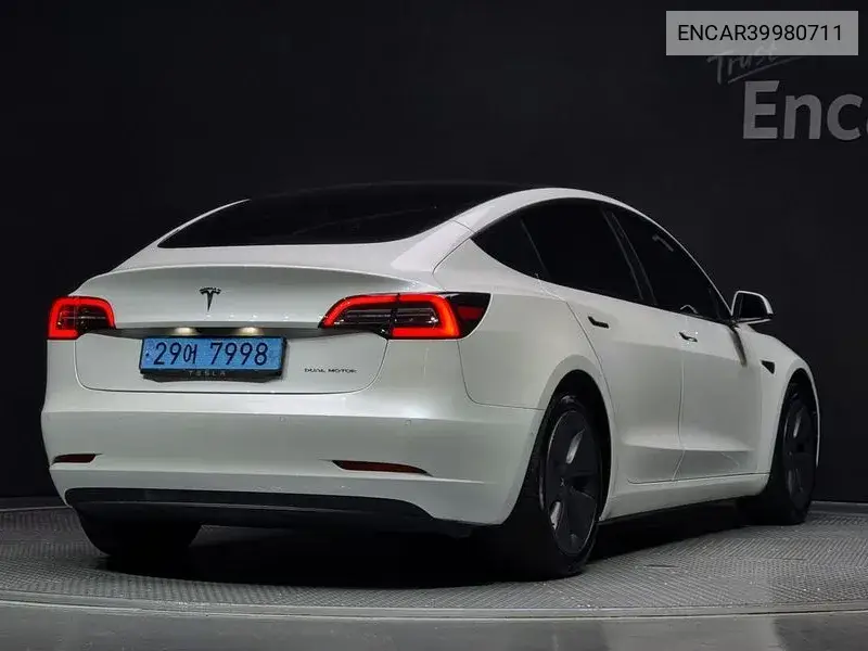 Model 3 Long Range VIN: ENCAR39980711 Lot: 39980711