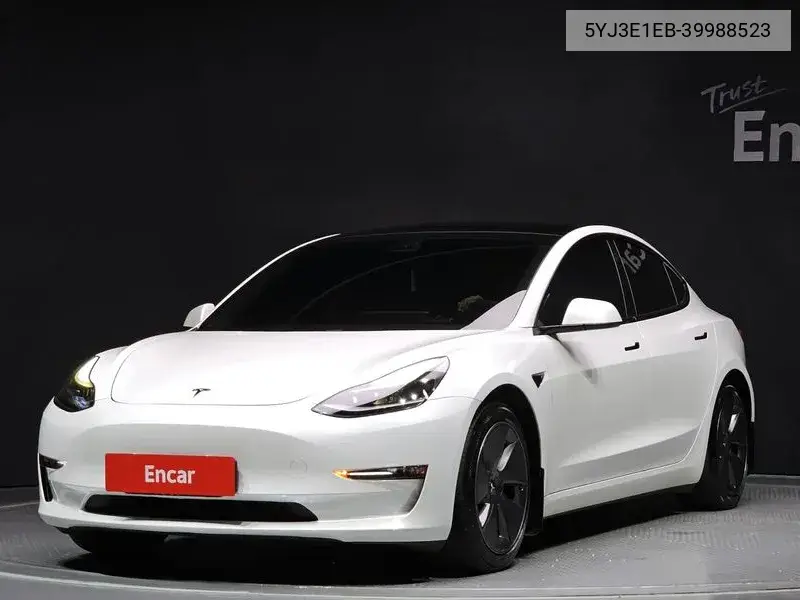 Model 3 Long Range VIN: 5YJ3E1EB-39988523 Lot: 39988523