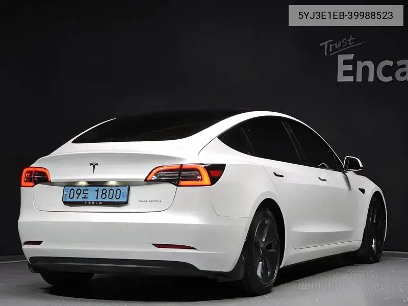 Model 3 Long Range VIN: 5YJ3E1EB-39988523 Lot: 39988523