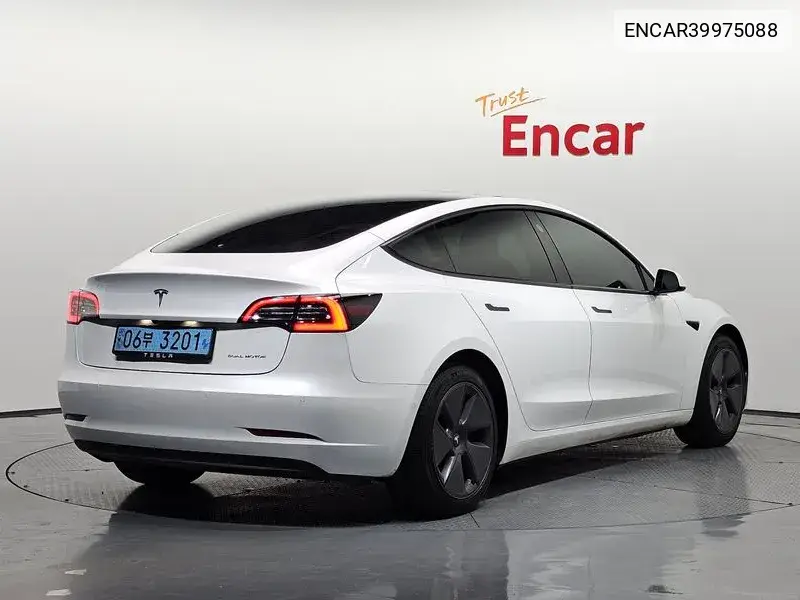 Model 3 Long Range VIN: ENCAR39975088 Lot: 39975088