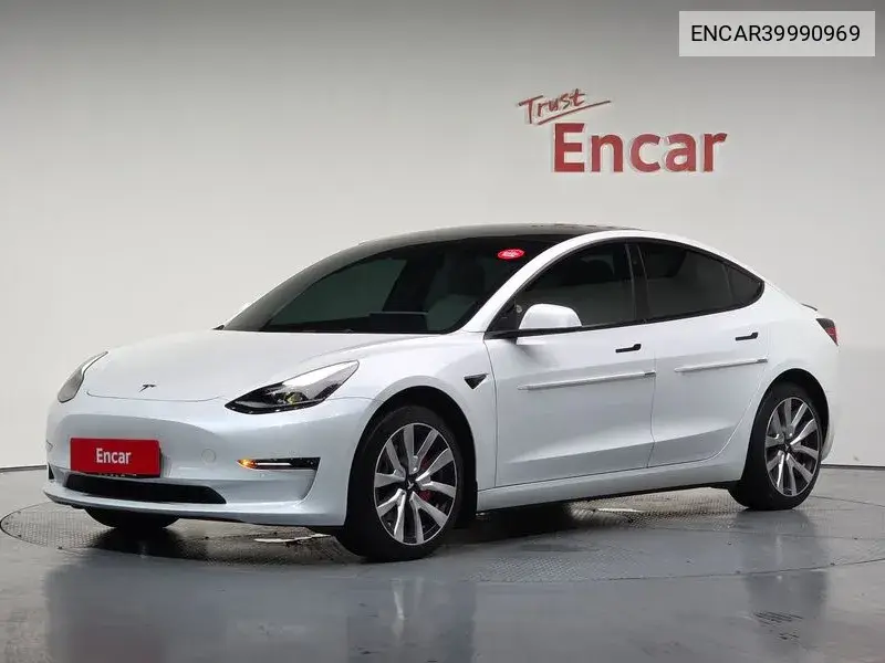 Model 3 Long Range VIN: ENCAR39990969 Lot: 39990969