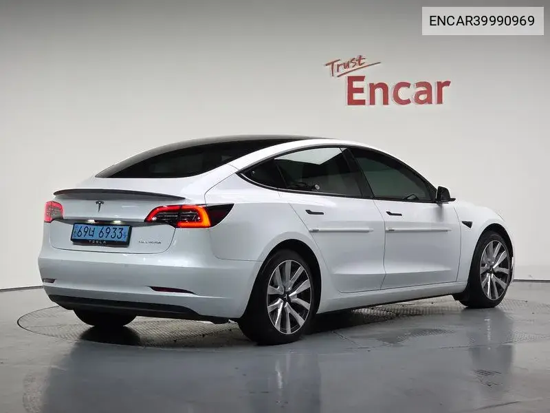Model 3 Long Range VIN: ENCAR39990969 Lot: 39990969