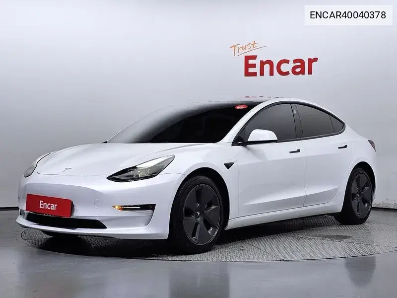 Model 3 Long Range VIN: ENCAR40040378 Lot: 40040378