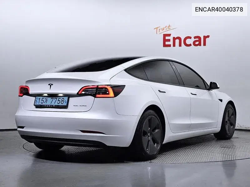 Model 3 Long Range VIN: ENCAR40040378 Lot: 40040378