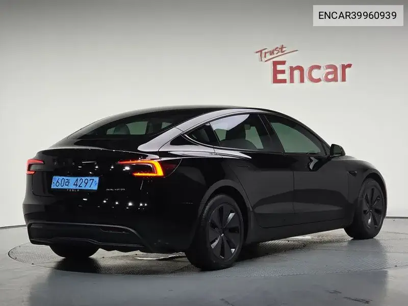 Model 3 Long Range VIN: ENCAR39960939 Lot: 39960939