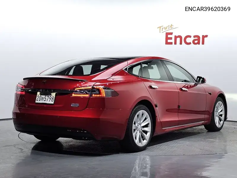 Model S 75D VIN: ENCAR39620369 Lot: 39620369