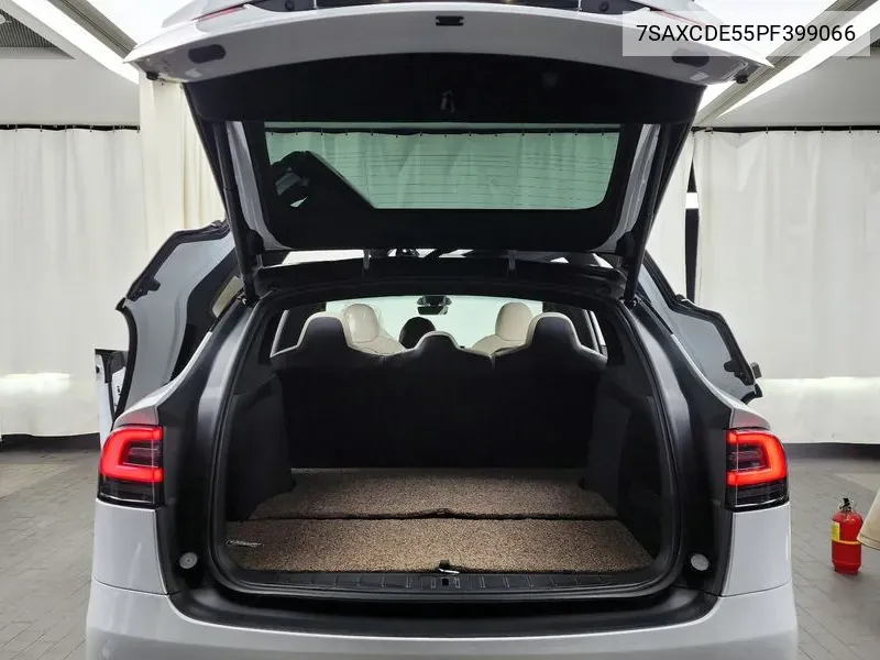 Tesla Model X Model X Awd, 2023 VIN: 7SAXCDE55PF399066 Lot: 38632756