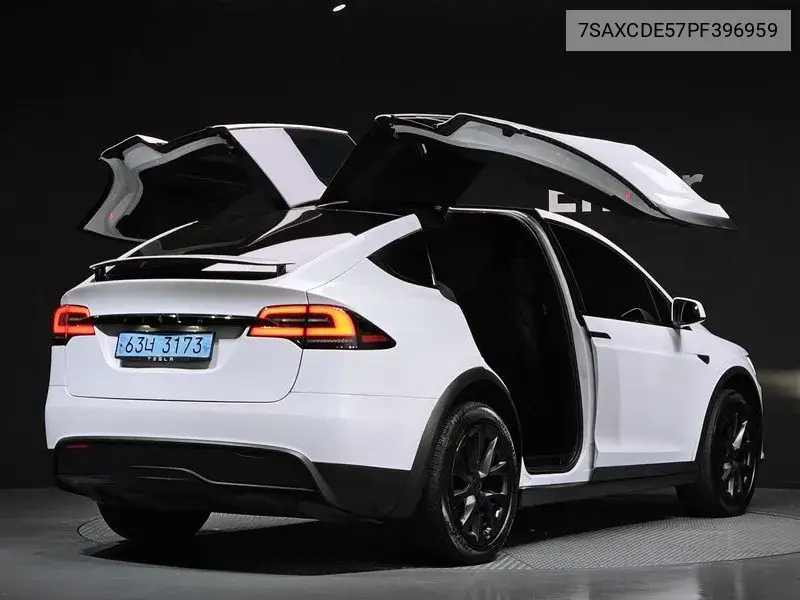 Model X Awd VIN: 7SAXCDE57PF396959 Lot: 39504446