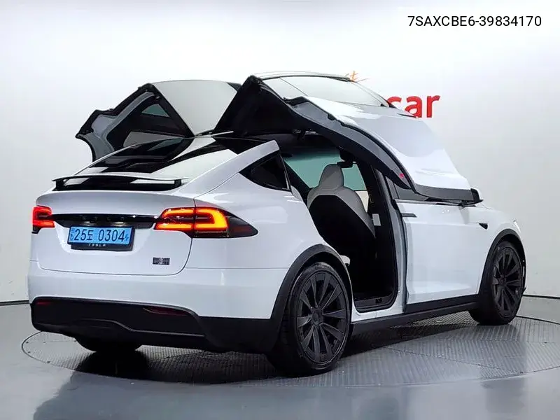Model X Plad VIN: 7SAXCBE6-39834170 Lot: 39834170