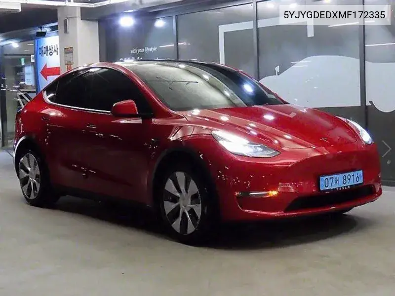 Model Y Standard Range VIN: 5YJYGDEDXMF172335 Lot: 39643605