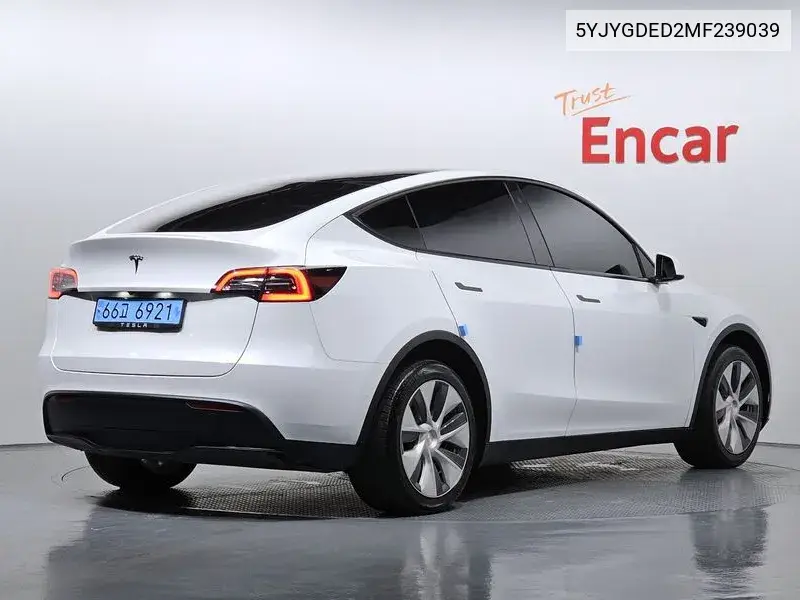 Model Y Standard Range VIN: 5YJYGDED2MF239039 Lot: 39959302