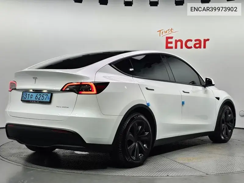 Model Y Long Range VIN: ENCAR39973902 Lot: 39973902