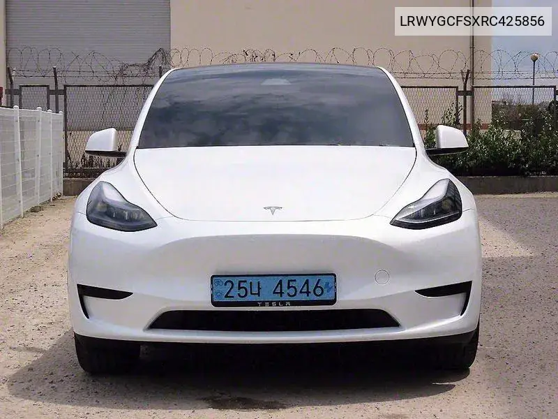 Model Y Rwd VIN: LRWYGCFSXRC425856 Lot: 39978430