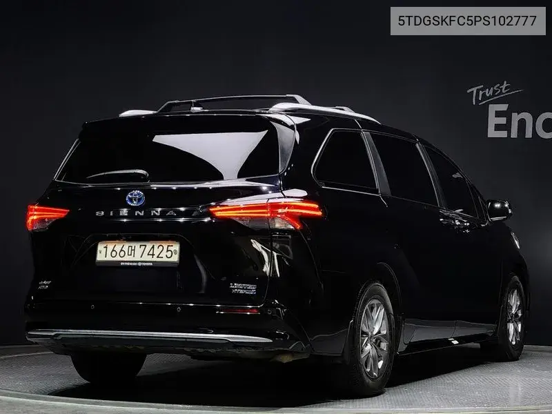 Siena 4Th Generation 2.5 Hybrid Awd VIN: 5TDGSKFC5PS102777 Lot: 39083960